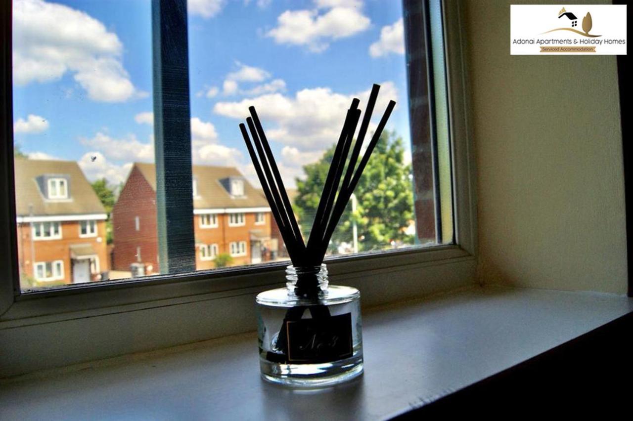 2 Bedroom Apartment At Dagenham , Adonai Serviced Accommodation, Free Wifi And Parking Екстер'єр фото