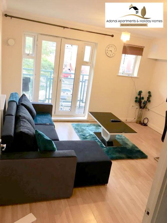 2 Bedroom Apartment At Dagenham , Adonai Serviced Accommodation, Free Wifi And Parking Екстер'єр фото
